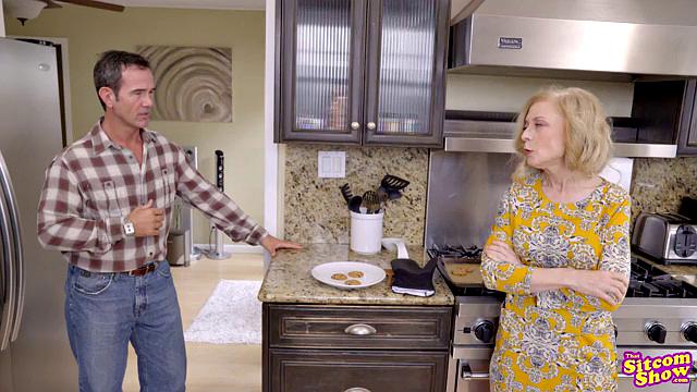 That '70s Ho Here Kitty Kitty - S3:E1