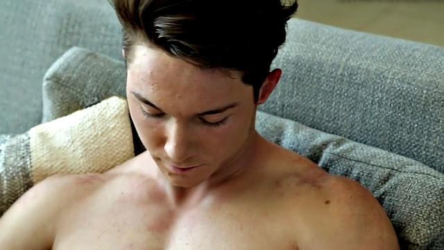 A muscular amateur babe stroke his huge dick in the living room