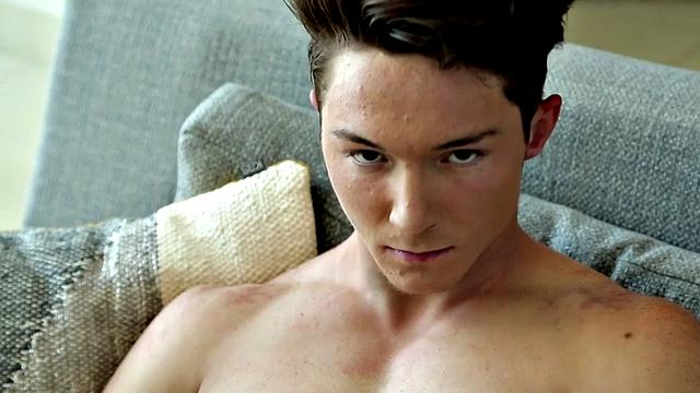 A muscular amateur babe stroke his huge dick in the living room