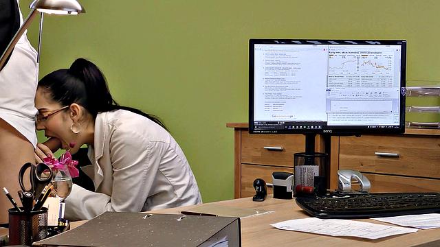 Sexy office MILF in glasses gives a deepthroat BJ & gets Ponytail