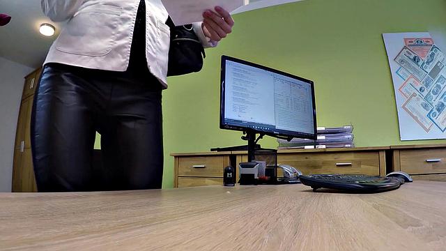 Sexy office MILF in glasses gives a deepthroat BJ & gets Ponytail