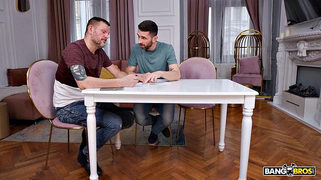 Оливия Злота заманила Мада к себе на член прямо на глазах отчима - семейное совещание пошло по особо взрослому сценарию с тройничком и бурным финалом на лицо и в рот.