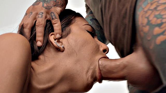 A tattooed brown-haired babe grind the gardener in the indoors