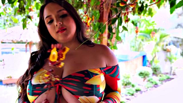 Sofia Deluxe: Hot Chica, Big Tits