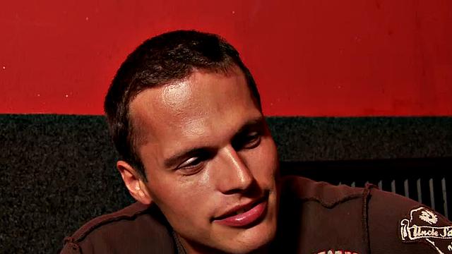 Retro amateurs using big strapon