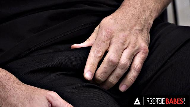 FOOTSIE BABES - Veronica Leal's Slender Soles Sucked Before Pounding