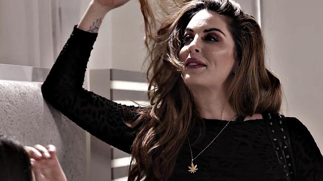 Sapphic MILF passionate eating inked BFF pussy