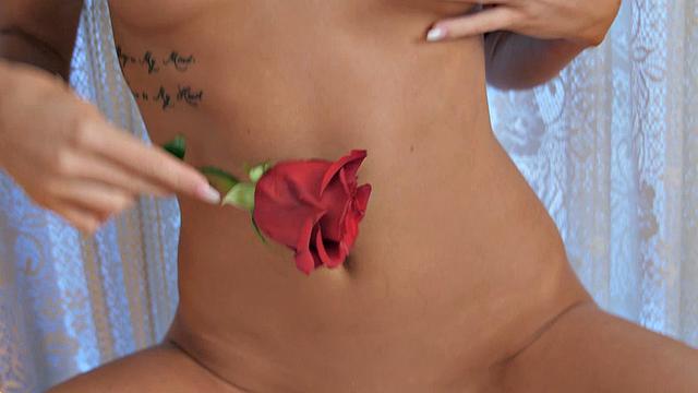 Emma Hix Invites You To Bathe With Her