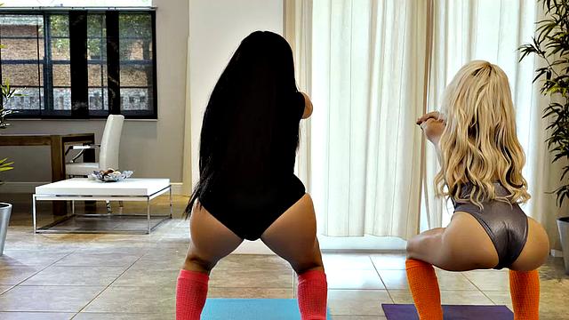 Teen Creeper Annika Eve & Hime Marie