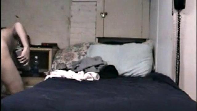 Кори расслабляется в руках опытного мужика, сперма летит в финале gay сцены.