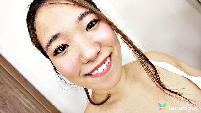 Amateur Japanese babe Miss Alice Tsukishima in first porno