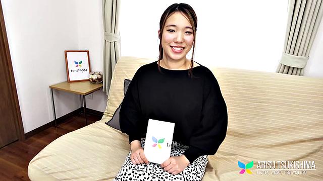 Amateur Japanese babe Miss Alice Tsukishima in first porno