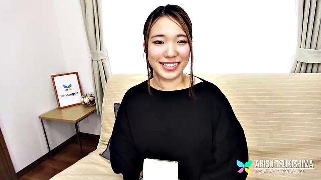 Amateur Japanese babe Miss Alice Tsukishima in first porno