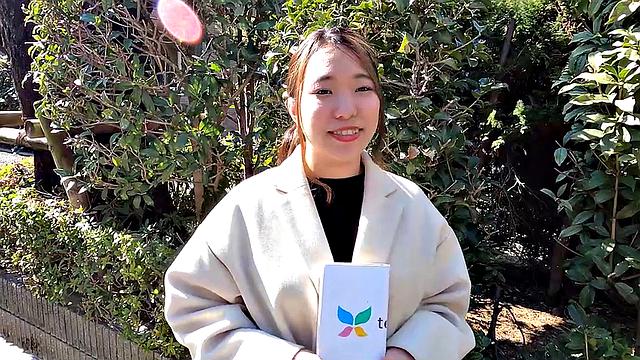 Amateur Japanese babe Miss Alice Tsukishima in first porno