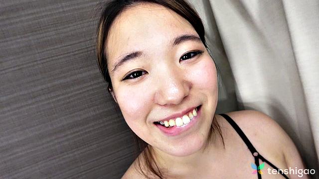 Amateur Japanese babe Miss Alice Tsukishima in first porno
