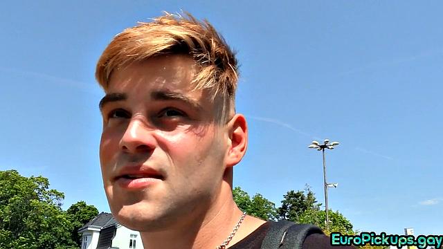 качок-натурал хотел легких денег - получил полный анальный сервис