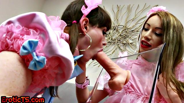 Nasty tgirl session with anal gaping