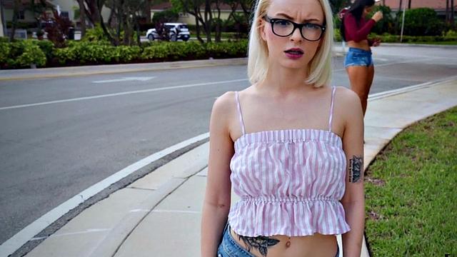 Pulled black babe deepthroating before fucking