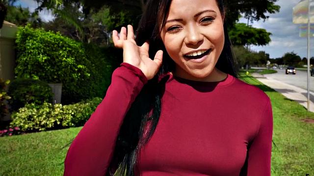 Pulled black babe deepthroating before fucking