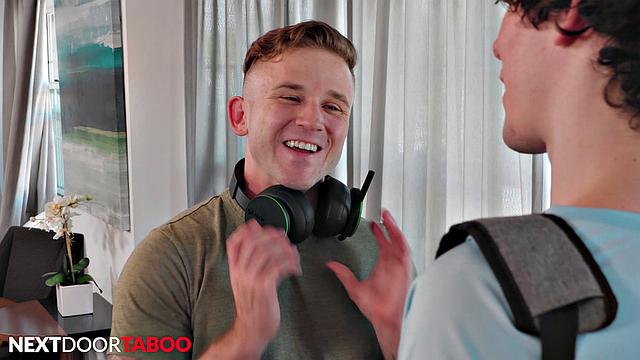 Задержался в дороге - и сразу трахнул горячего сводного брата