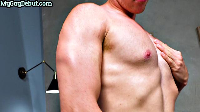 Muscled jock fingering himself