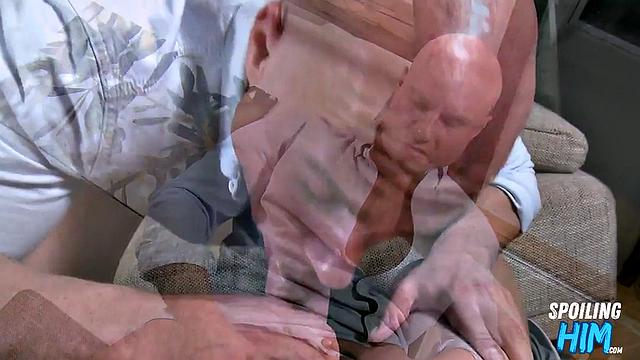 Oiled up zaddy pounded on casting