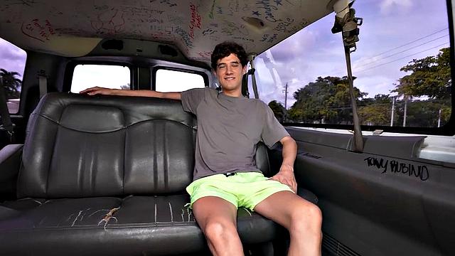 fooled straight guy assnailing amateur