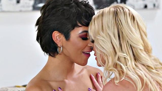 Hairy lez seduces facesitting bae before licking her cunt