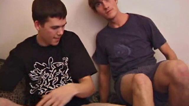 риза застает мэттью за дрочкой и тут же берет в рот