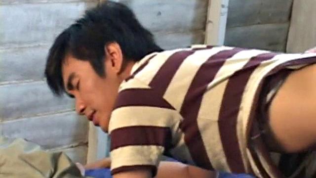 Skinny Asian gets sucked and barebacked in amateur duo