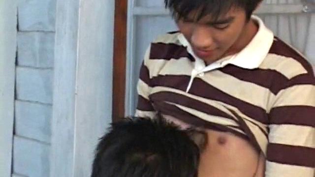 Skinny Asian gets sucked and barebacked in amateur duo