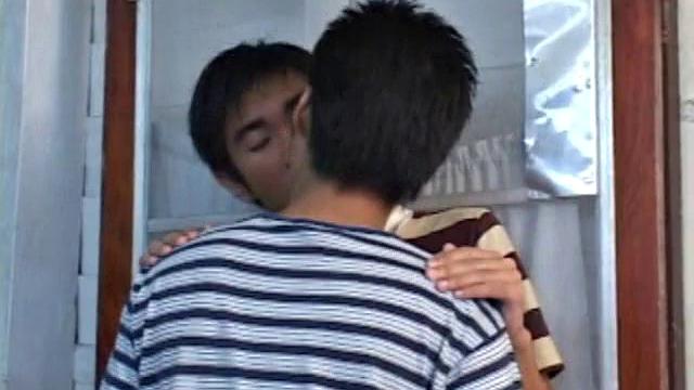 Skinny Asian gets sucked and barebacked in amateur duo