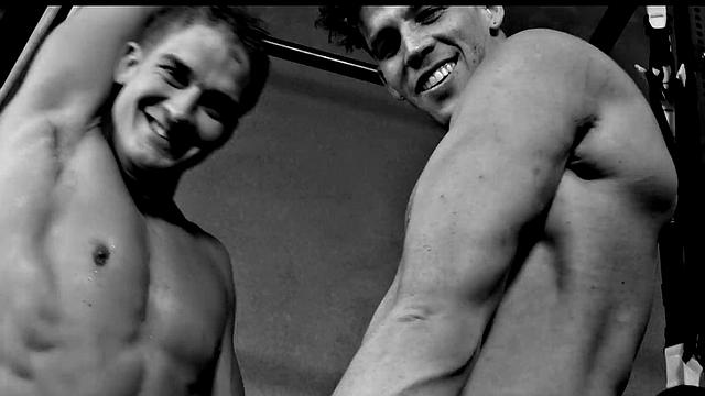 Рыжий жгёт: татуированный парень получает от качка по полной