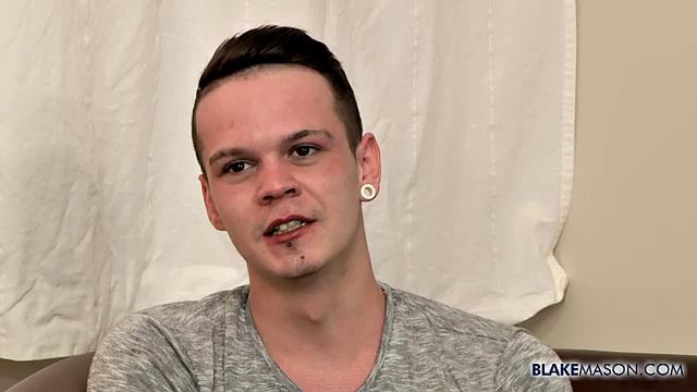 Одарённая и возбуждённая Чарли дрочит - Чарли Коул