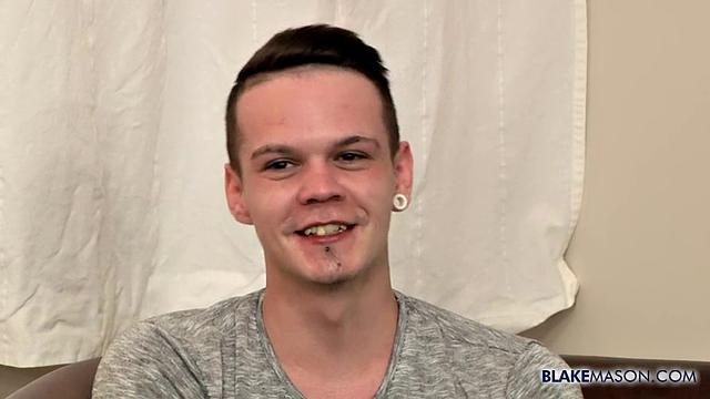Одарённая и возбуждённая Чарли дрочит - Чарли Коул