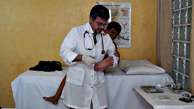 A brand new fantasy series by Laughing Asians! This incredible 26 minute long debut of "Doctor Tickles" series - incredibly cute, erotickly sexy Vahn as our first ticklish patient