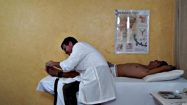 A brand new fantasy series by Laughing Asians! This incredible 26 minute long debut of "Doctor Tickles" series - incredibly cute, erotickly sexy Vahn as our first ticklish patient