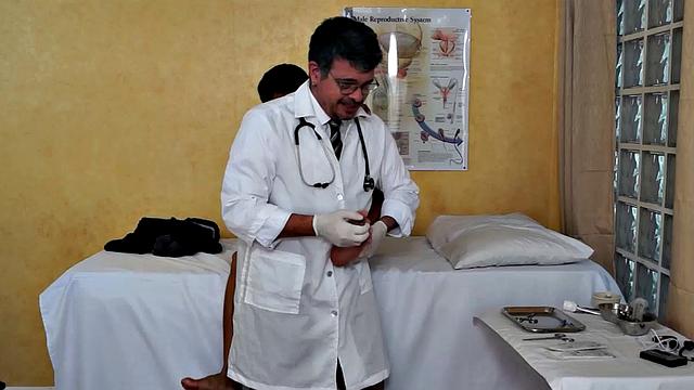 A brand new fantasy series by Laughing Asians! This incredible 26 minute long debut of "Doctor Tickles" series - incredibly cute, erotickly sexy Vahn as our first ticklish patient