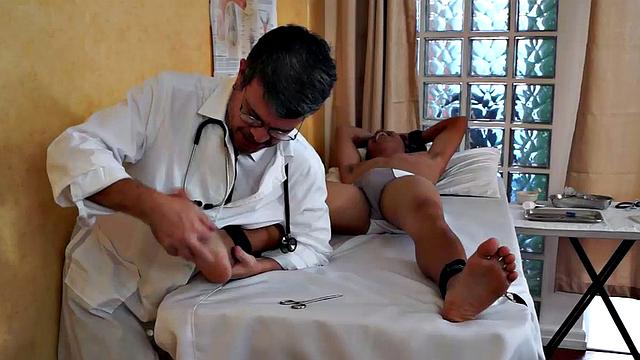 A brand new fantasy series by Laughing Asians! This incredible 26 minute long debut of "Doctor Tickles" series - incredibly cute, erotickly sexy Vahn as our first ticklish patient