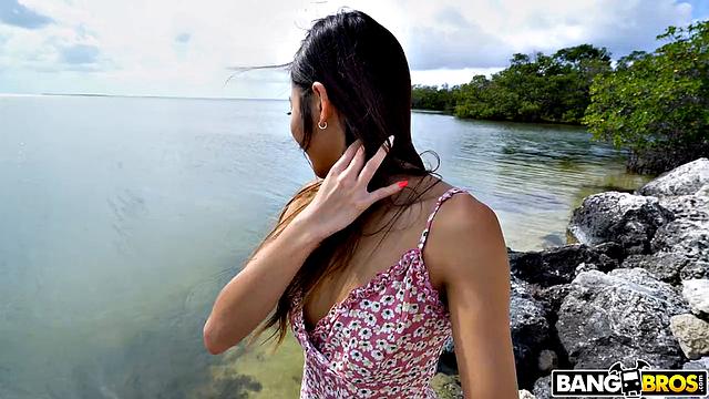 Vina's Sexy Beach Vacation