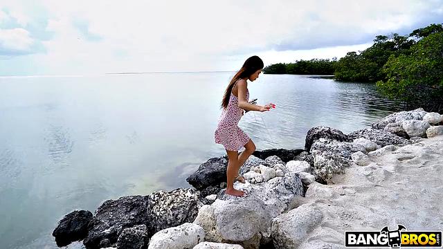 Vina's Sexy Beach Vacation