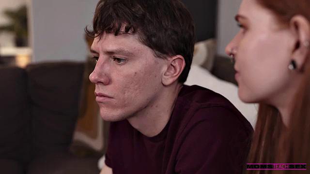 мачеха застала нас за просмотром домашнего порно и решила показать класс