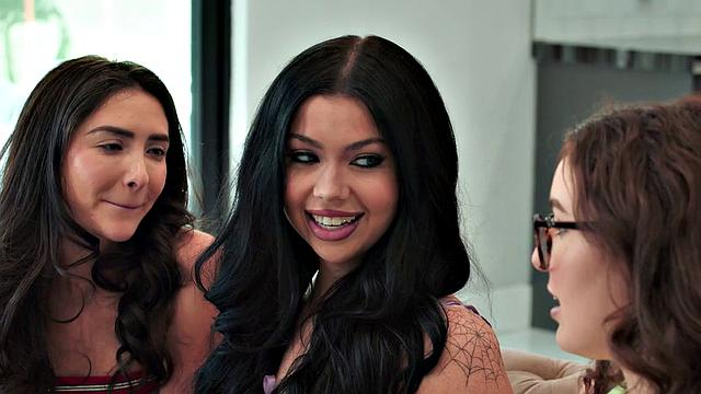 SORORITY GIRLS CAUGHT SPYING ON ROOMIE LEANA LOVINGS SETTLE DIFFERENCES WITH THREESOME