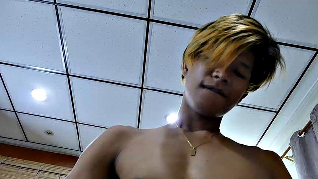 These two Asian boys are into male feet. And now that they are together, the two horny twinks start having some foot playtime. Clark can't wait to get his mouth and tongue all over Jordan's smooth soles.