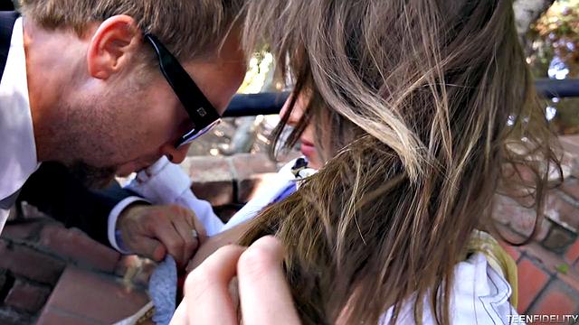 Кимми Грейнджер в наручниках, ебут грубо и страстно на кровати