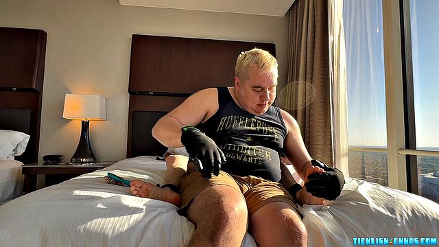 Atlanta: Sparki Got Tickled on the 63rd Floor - Sparki &amp;amp; Matt