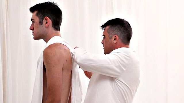 мудрый епископ раскрывает страсть молодого миссионера