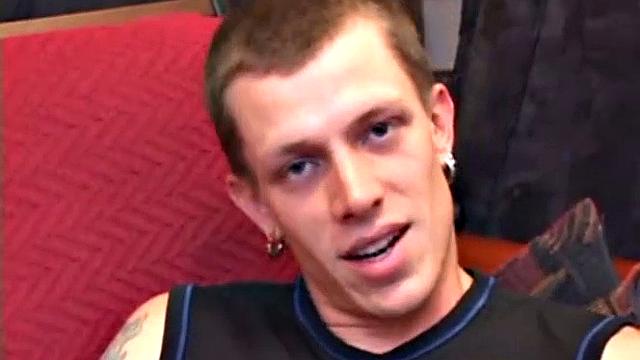 смотри, как шейн дрочит и кончает