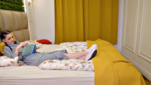 VIP4K. Real pussy is much more pleasant than a toy to cum inside