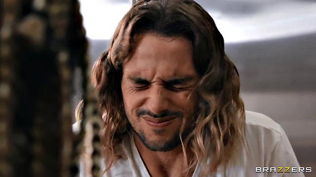 Деми Сутра исполняет желания и трахается с Тайлером Никсоном в гараже.